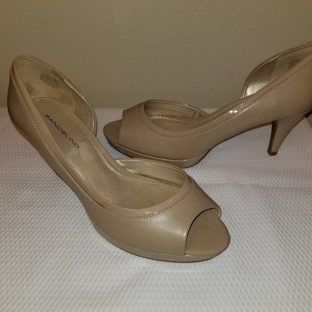 Bandolino Nude leather & patent heels